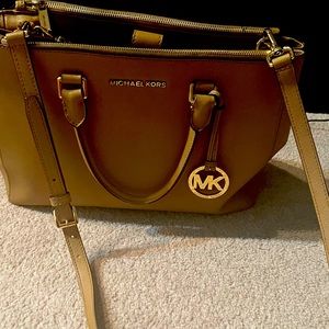 Used Micheal Kors hand bag